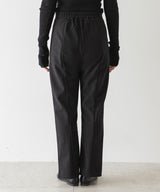 フロントスリットパンツ