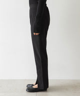 フロントスリットパンツ