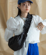 【メール便】フリルサテンショルダーバッグ