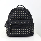 収納抜群スタッズリュック