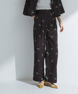 タフタ刺繍タックストレートパンツ