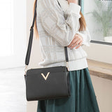 Vバックル2ジッパーショルダーバッグ