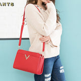 Vバックル2ジッパーショルダーバッグ