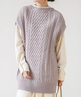 ケーブルニットベスト