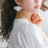 パールアクセントフラワーモチーフピアス