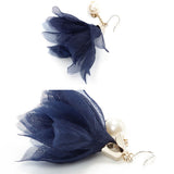 パールアクセントフラワーモチーフピアス