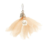 パールアクセントフラワーモチーフピアス