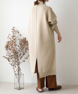 バックスリットニットワンピース