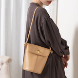 フラップバケットバッグ