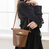 フラップバケットバッグ