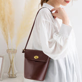 フラップバケットバッグ