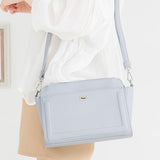 金具付きショルダーバッグ