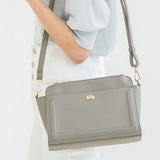 金具付きショルダーバッグ