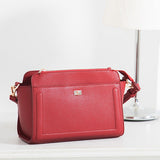 金具付きショルダーバッグ