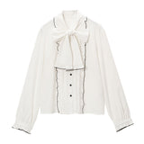 大きなボウタイフリルブラウス