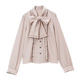 大きなボウタイフリルブラウス