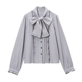 大きなボウタイフリルブラウス