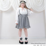 大きめ丸襟フリルブラウス