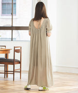 バックデザインパフスリワンピース