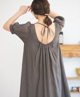 バックデザインパフスリワンピース