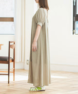 バックデザインパフスリワンピース