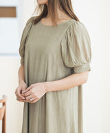 バックデザインパフスリワンピース