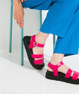 トラックソールストラップサンダル