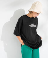 フットボールプリントロゴTシャツ