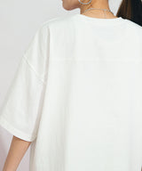 フットボールプリントロゴTシャツ