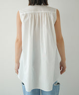 パールボタンギャザーブラウス