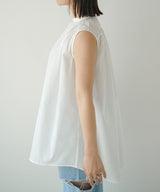 パールボタンギャザーブラウス