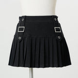 ハーネス×プリーツミニスカート