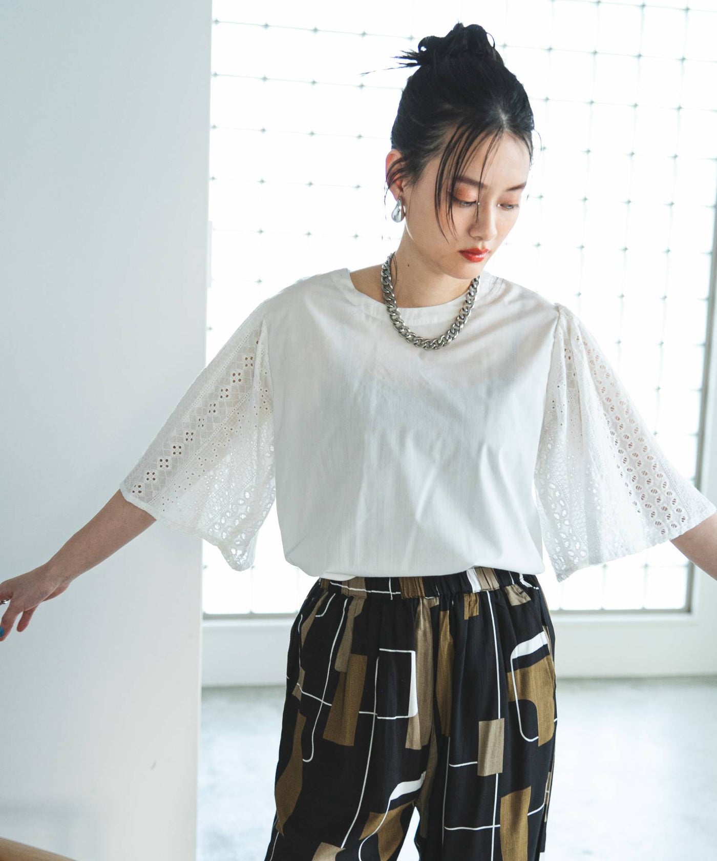極美品＊ダーマコレクション リネンカットワークレースブラウス 9号 グレージュ ハーフスリーブカットワークレースブラウス – レディース