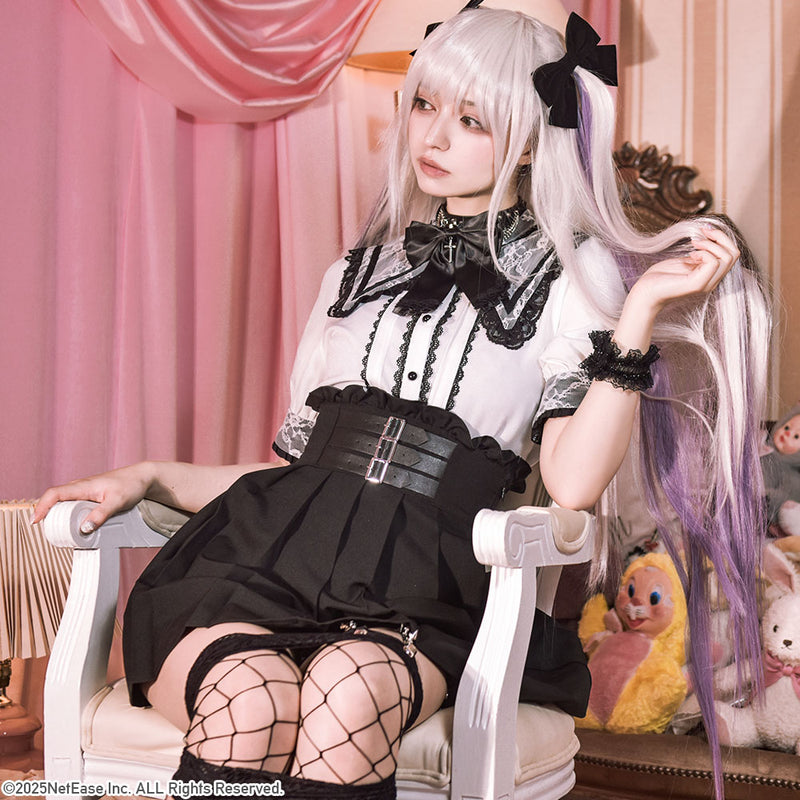 3連バックルベルトプリーツスカート