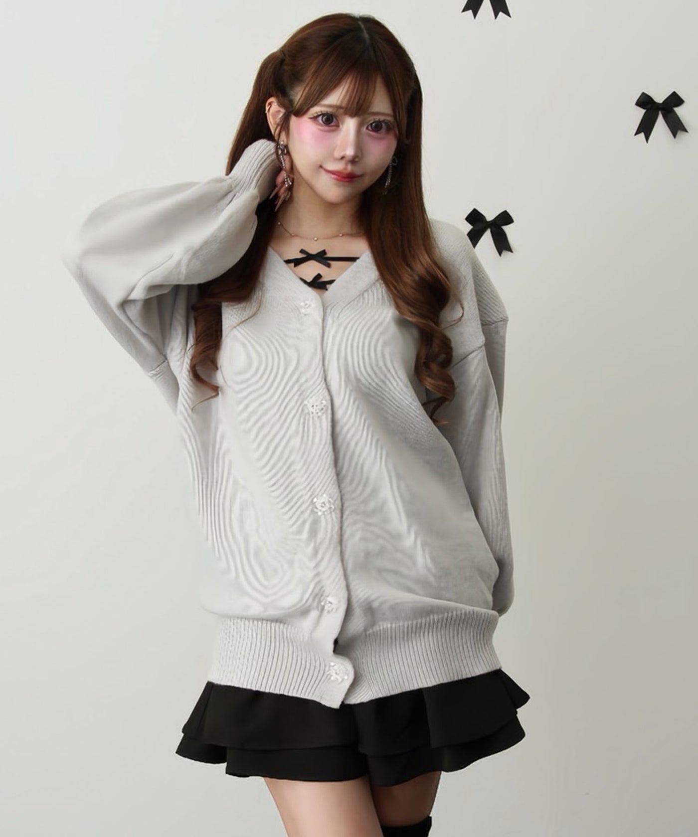 Vネックあざといビジュー釦カーディガン【ニット】 – レディース