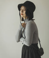 リブタートルニット