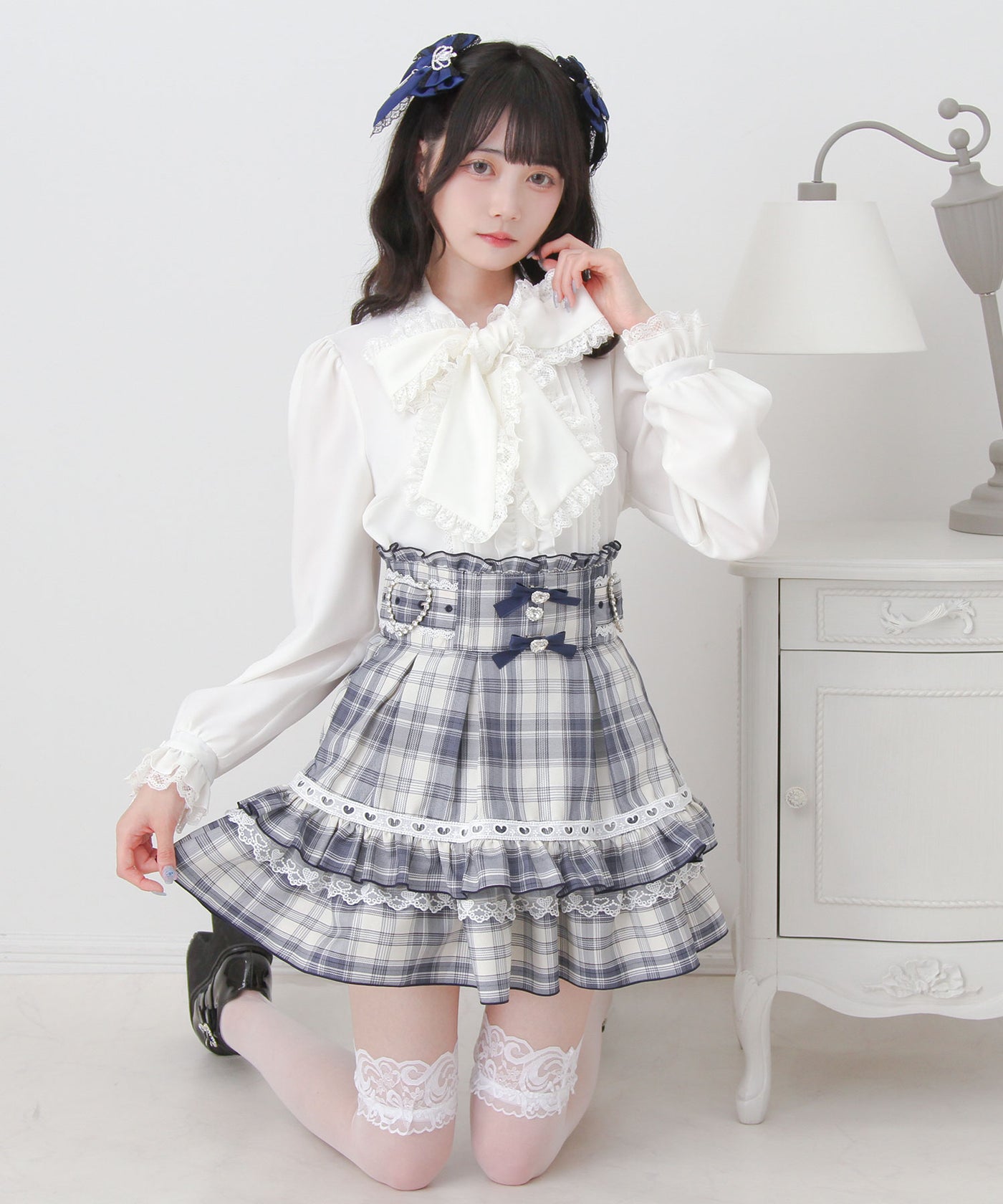 レースフリルたっぷり上品ボウタイリボンブラウス – レディース