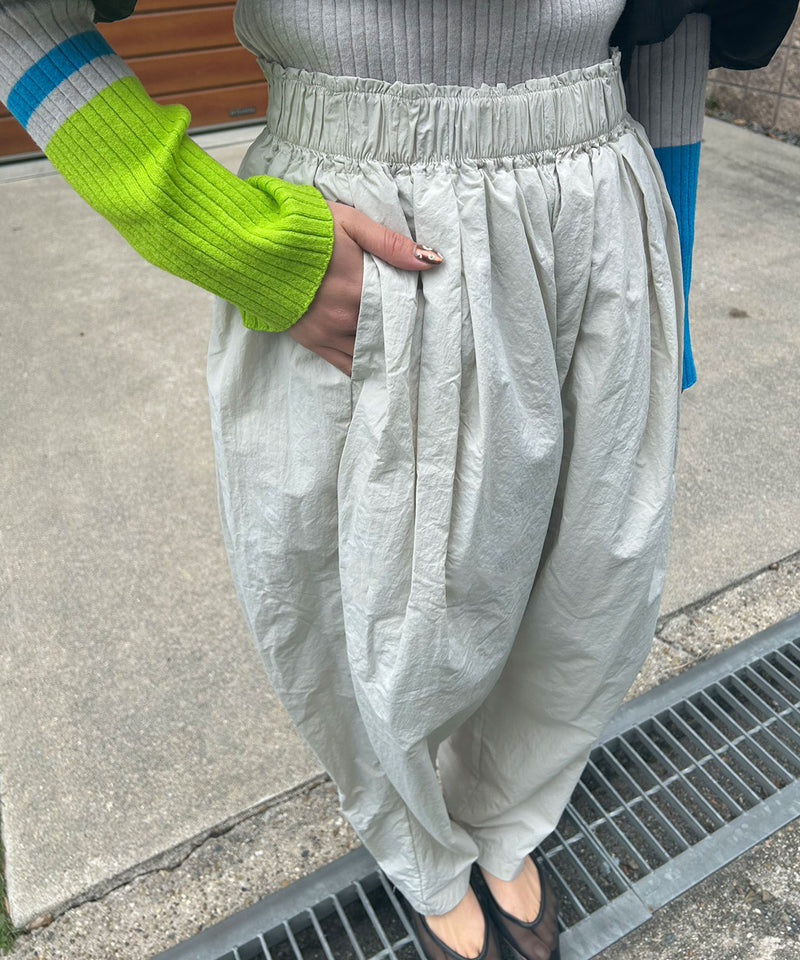 ナイロンタフタタックギャザーパンツ