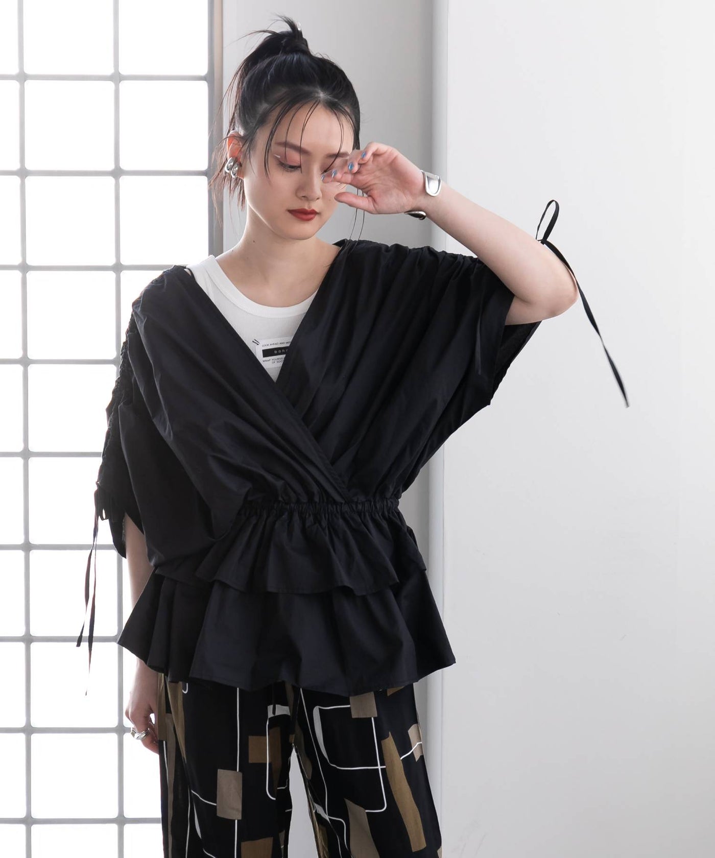 LEJA ティアードフリルスリープレイヤードパール Leja ドレス 「LEJA」ティアードフリルスリーブレイヤードパール