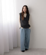 フェザーヤーンVネックベスト【ニット】