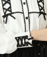 レースアップフリル襟ブラウス