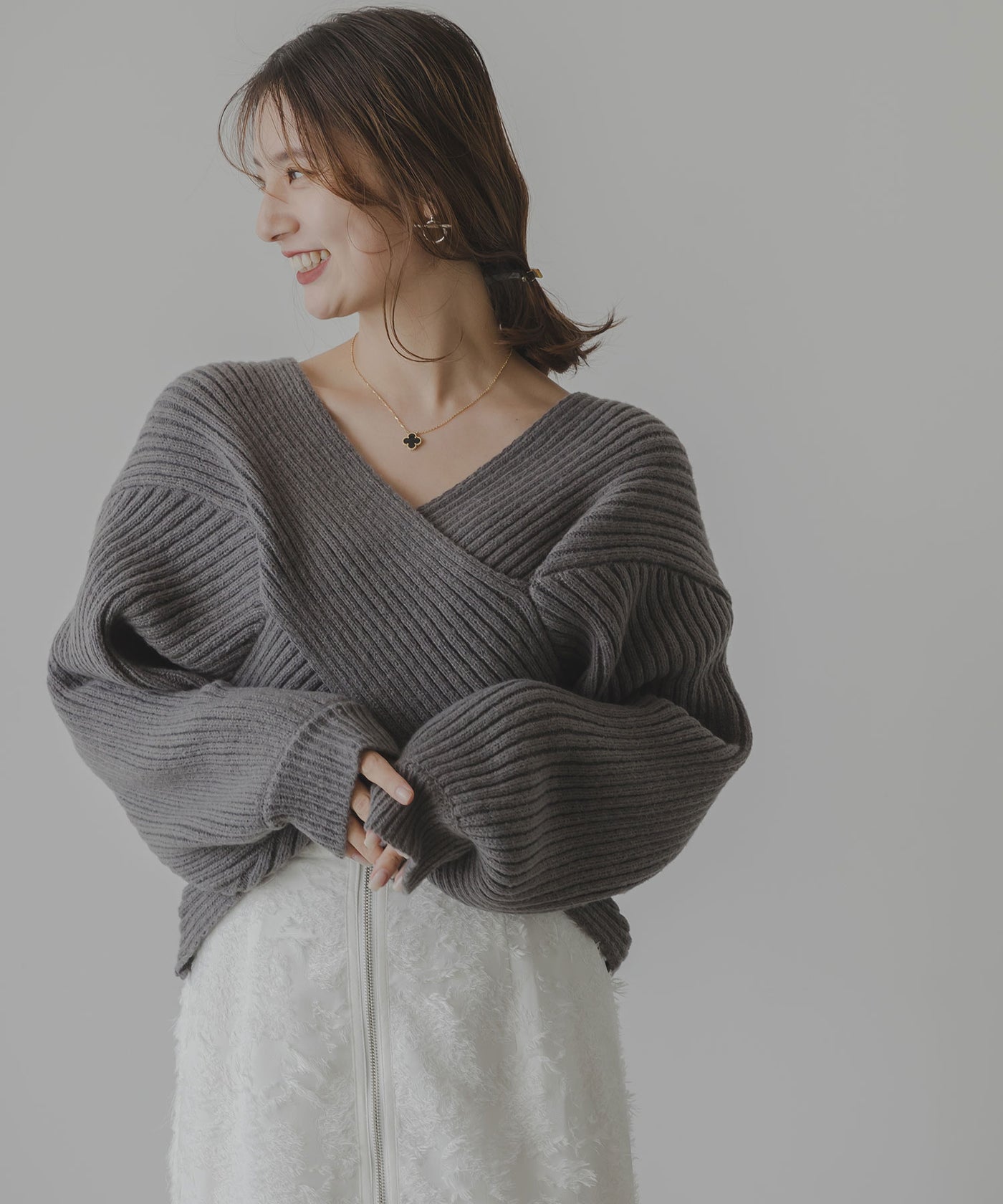 【2023年秋冬 新作】2way 長袖ニットプルオーバー フロント2wayニットプルオーバー Emma Taylor│STYLEDOOR スタイルドア