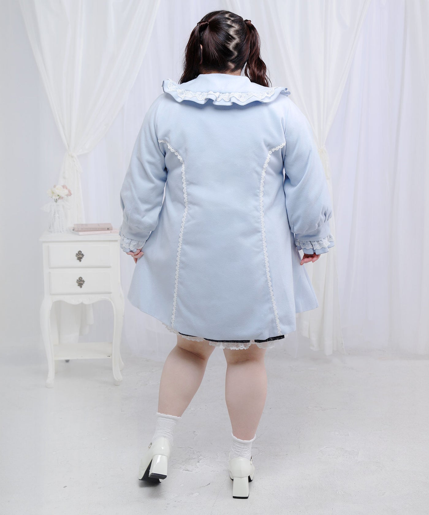 10/23 10:59までの特別価格】丸襟ヨークリボンフリルコート