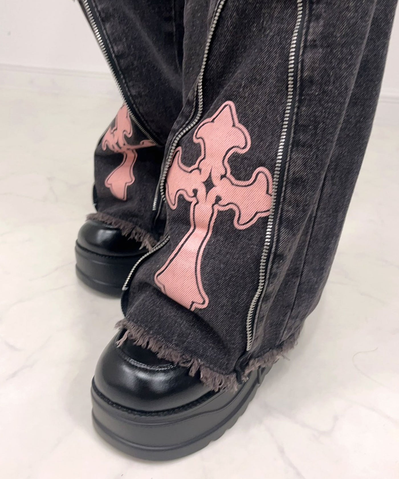 スタッズピンク十字架デニムパンツ – レディースファッション通販の夢 