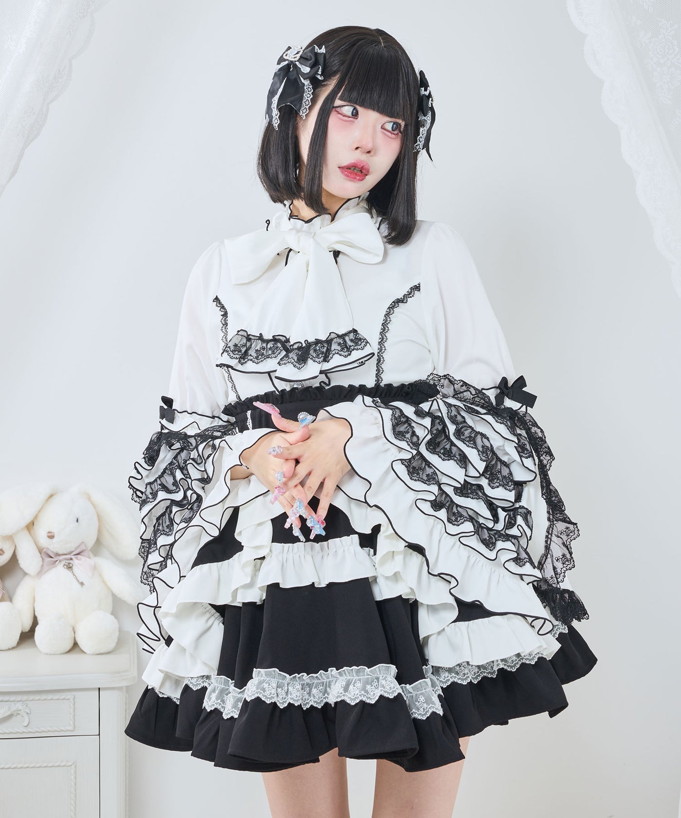 DearMyLoveEmily フリルハイネックレースリボンプリンセスブラウス 535337-29_1400x.jpg?v=1756102546