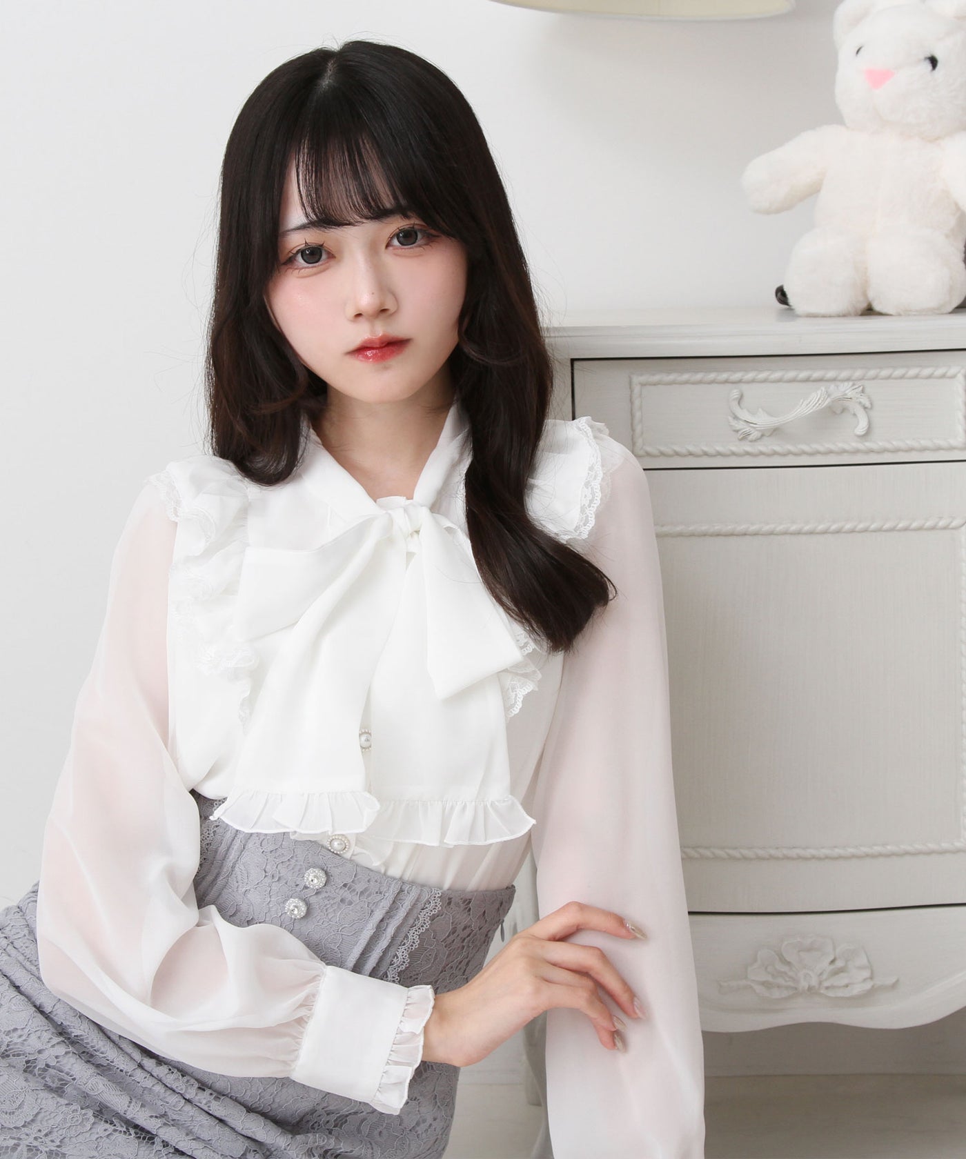 美品✨ダブスタ ブラウス シフォン フリル ボウタイ リボン パールボタン 36 535375-08_1400x.jpg?v=1757997983