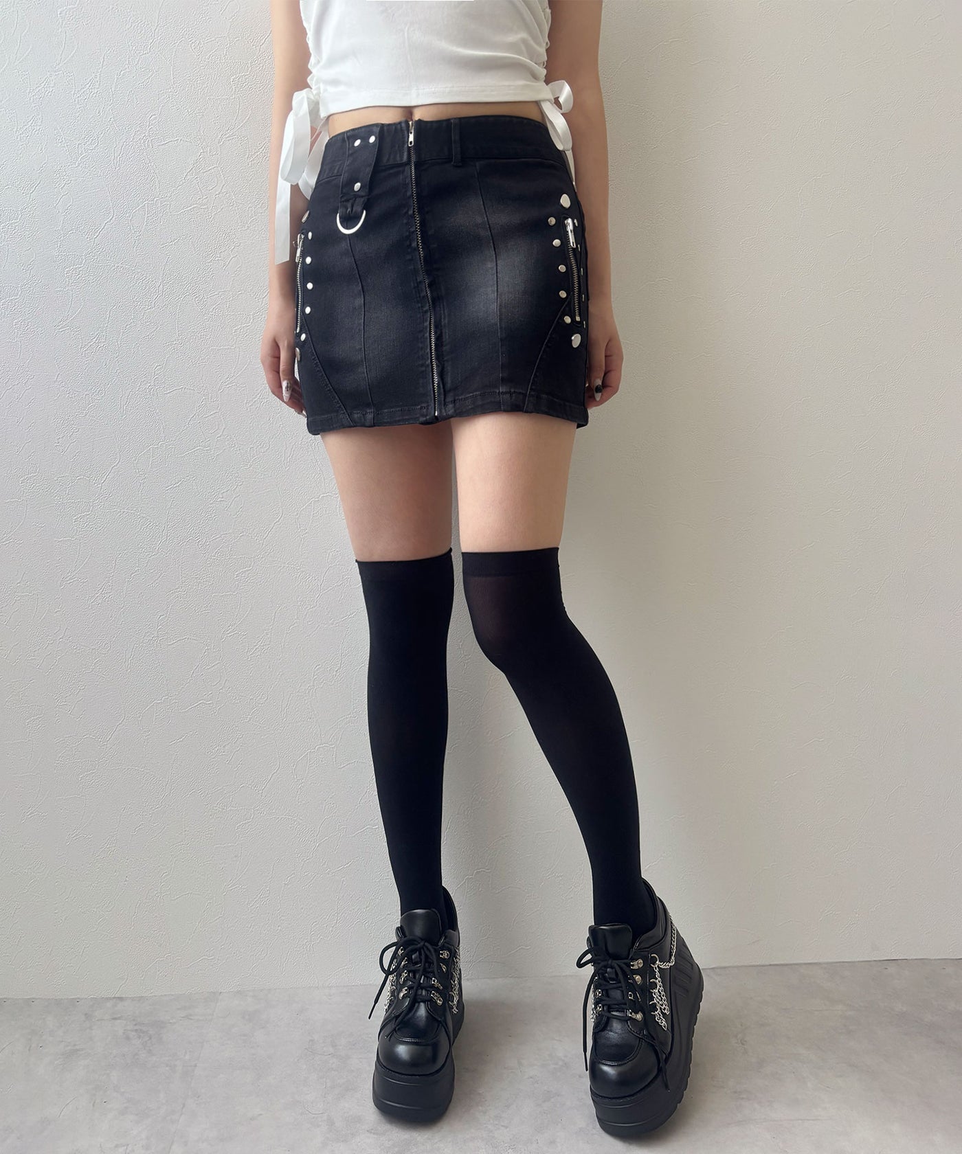 スタッズ デニム ミニスカート 535545-12_1400x.jpg?v=1747721038