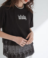 ロゴ刺繍裾レース付きTシャツ