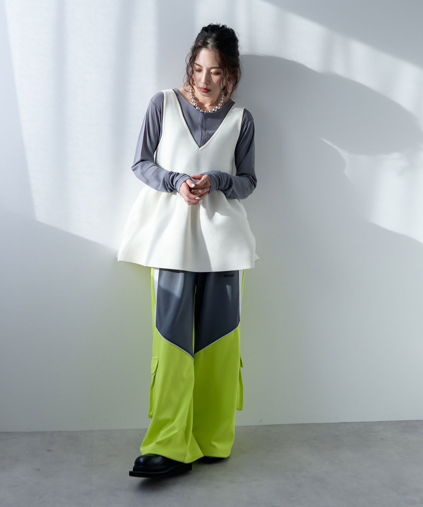 OUR シルエットがきれいな2wayペプラムベスト ダークネイビー シルエットがきれいな2wayペプラムベスト – OURHOME