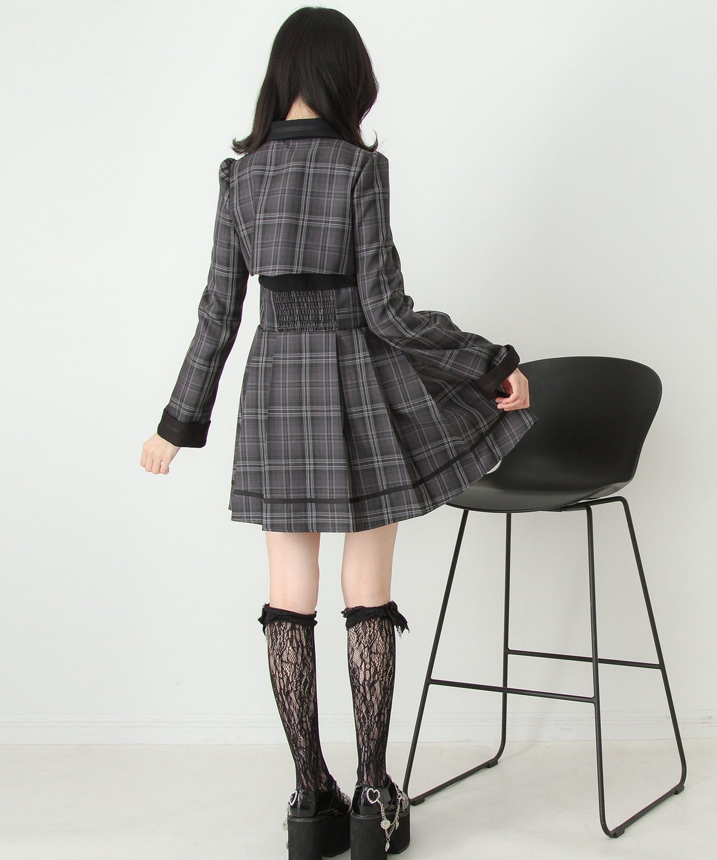 ジャケット風チェーンネクタイベルトプリーツワンピース – レディース